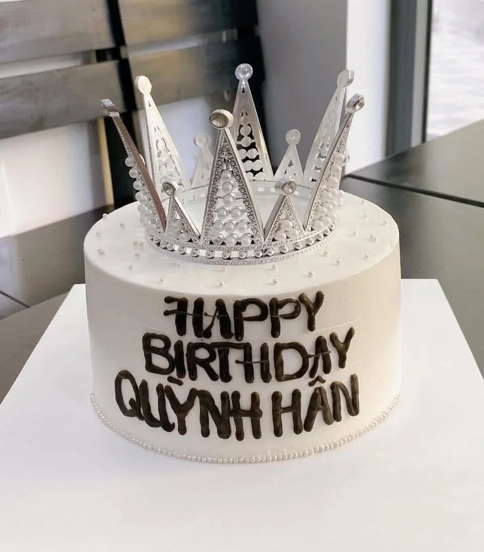 Bánh kem vương miện tối giản